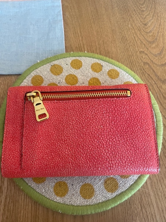 Miu Miu Coral Pink Envelope Clutch- stingray leather - Picture 4 of 9